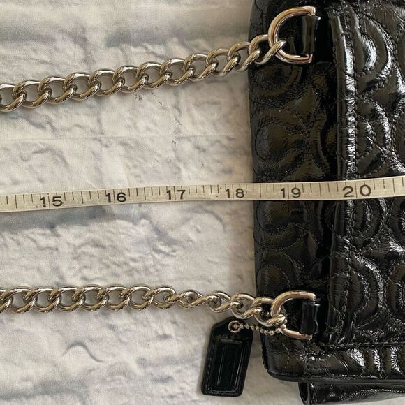 Coach mini shoulder/crossbody bag w/twist latch closure w/satin inner lining - Picture 10 of 12